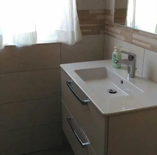 House * Λεβάντο