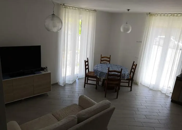 House * Λεβάντο